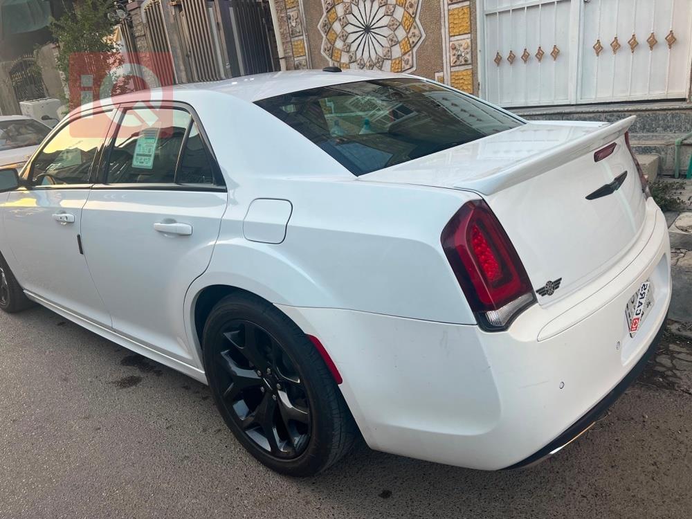 كرايسلر 300